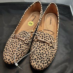 ❤2 For $20.00❤ WhiteMT leopard flats NWOT